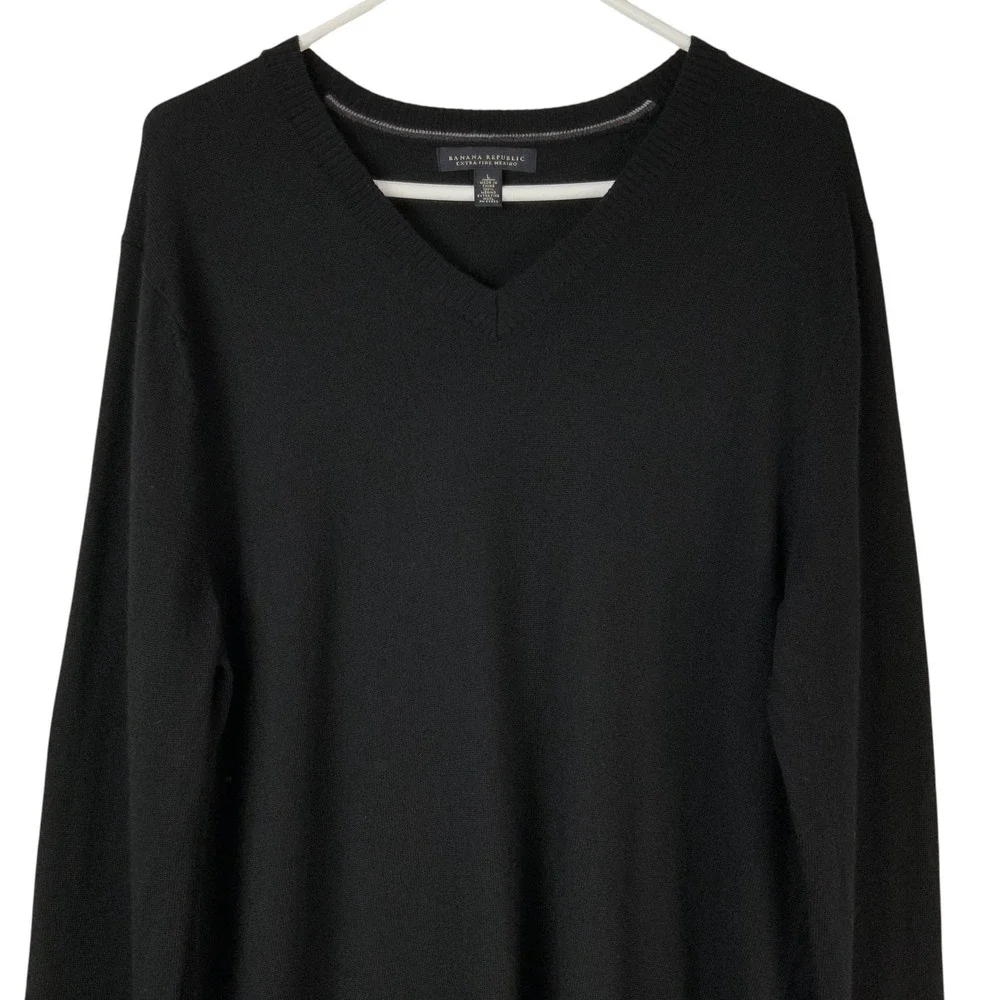 Banana Republic Black Pullover Sweater L Pullover V-Neck Long Sleeve Merino Wool